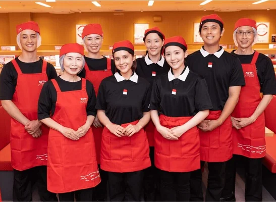 多様なスタッフが働く店内